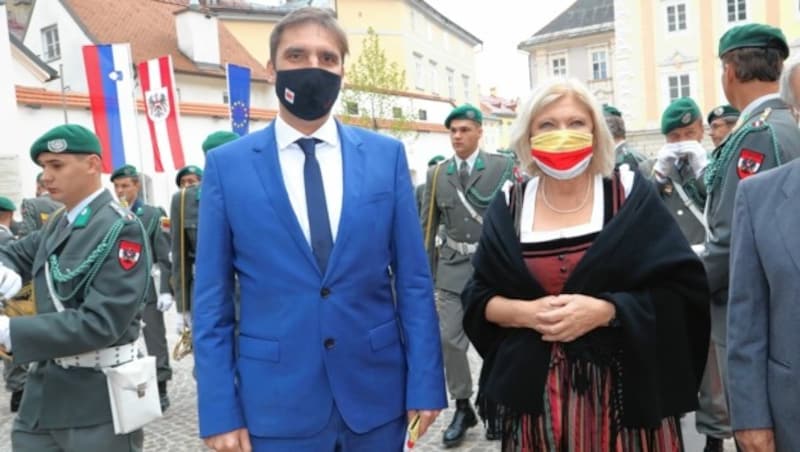 Klagenfurts Bürgermeisterin Maria-Luise Mathischitz mit Klemen Miklavič, Bürgermeister der Partnerstadt Nova Gorica. (Bild: Rojsek-Wiedergut Uta)