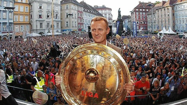 Als Sturm-Präsident feierte Gerald Stockenhuber 2011 den Meistertitel. (Bild: Kronen Zeitung)