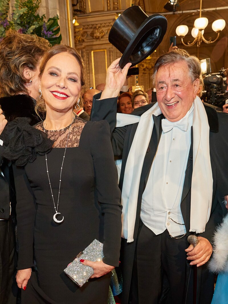 Richard Lugner mit Ornella Muti beim Wiener Opernball (Bild: Starpix / picturedesk.com)