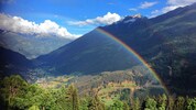 Ein Mix aus Regen und Sonne könnte einen Regenbogen hervorbringen - so wie hier im Mölltal.