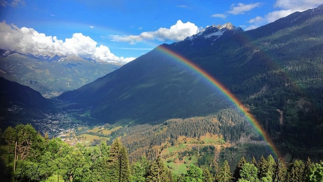 Ein Mix aus Regen und Sonne könnte einen Regenbogen hervorbringen - so wie hier im Mölltal. (Bild: Evelyn HronekKamerawerk)