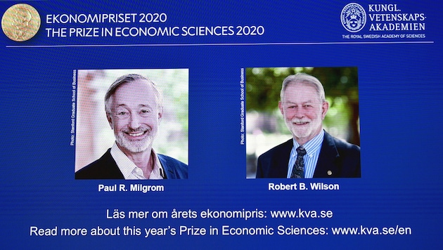 Die US-Ökonomen Paul R. Milgrom und Robert B. Wilson (Bild: AP)