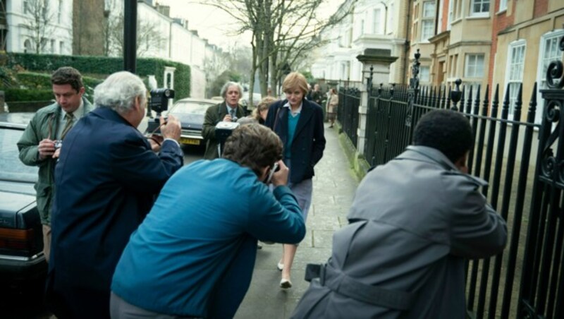 Diana (Emma Corrin) in Earl’s Court (Bild: Netflix 2020, Inc)