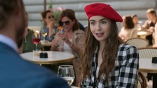 Emily Cooper (Lily Collins) (Bild: © 2020 Netflix, Inc.)