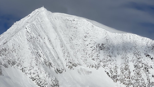 Der Bergretter stürzte über die Nordwestwand ab. (Bild: Alpinpolizei Tirol)