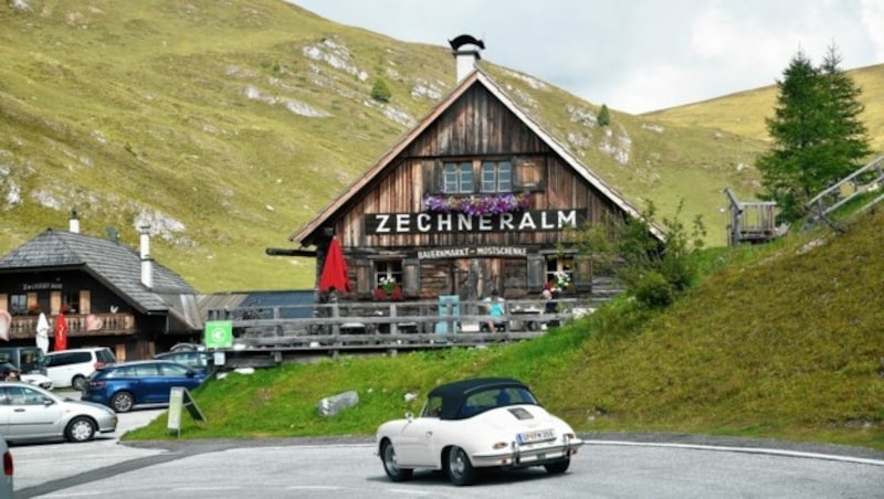 Bei einer Täler-Tour in einem Porsche wird auch der Appetit angeregt... (Bild: ROLAND HOLITZKY)