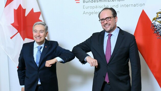 Außenminister François-Philippe Champagne und dessen österreichischer Kollege Alexander Schallenberg (Bild: APA/HELMUT FOHRINGER)