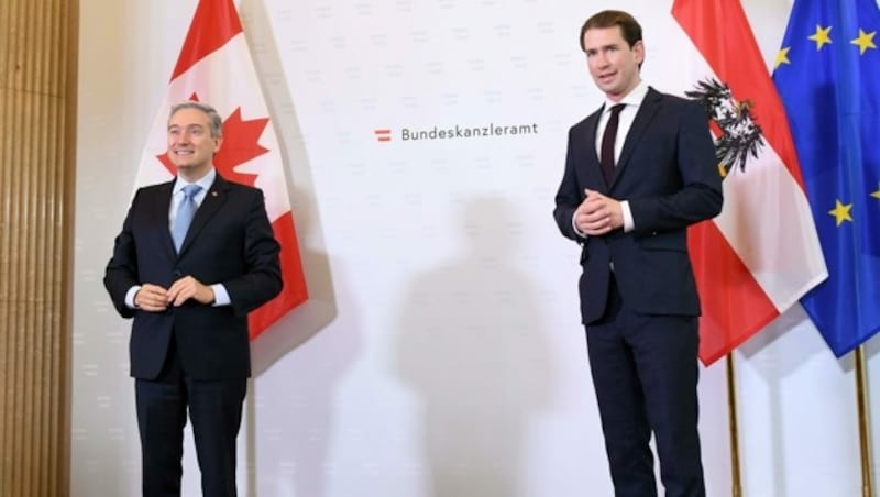 Kanzler Sebastian Kurz mit Kanadas Außenminister Francois-Philippe Champagne (Bild: APA/HELMUT FOHRINGER)