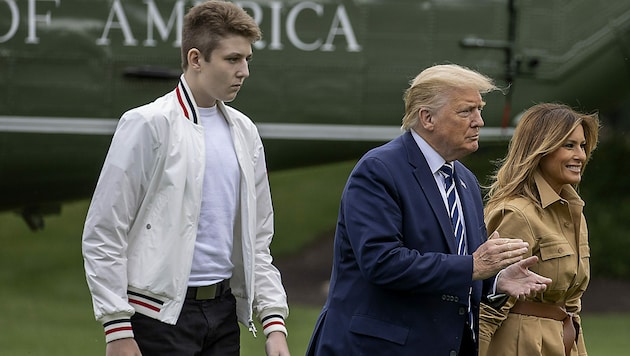 Barron (14) war zur gleichen Zeit infiziert wie seine Eltern, US-Präsident Donald Trump und First Lady Melania. (Bild: APA/Getty Images via AFP/GETTY IMAGES/TASOS KATOPODIS)