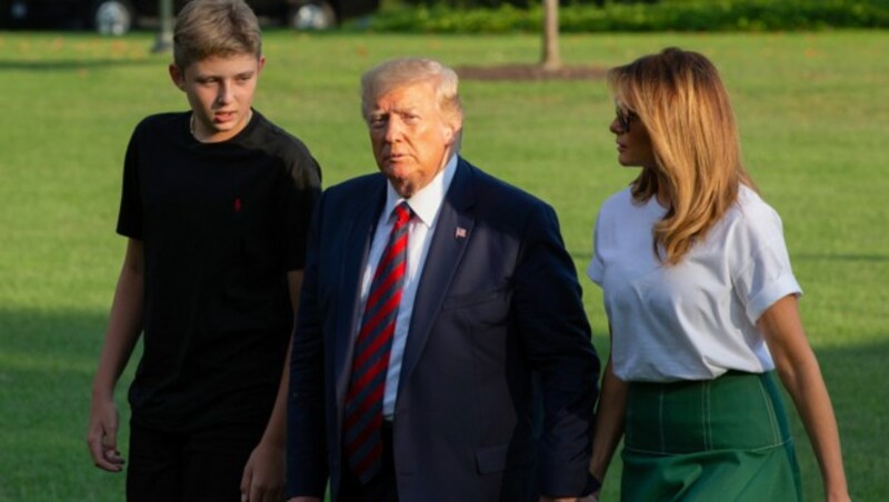 Donald, Melania und Barron Trump (Bild: AFP)