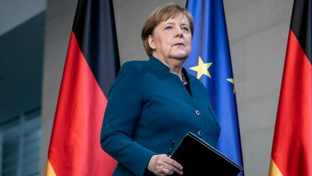 Für Bundeskanzlerin Angela Merkel reichen die jüngst beim Krisengipfel beschlossenen Maßnahmen noch nicht. Sie befürchtet, dass sich das Virus weiter ausbreitet. (Bild: APA/dpa-pool/Michael Kappeler)