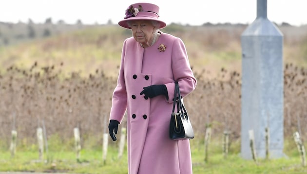 Queen Elizabeth absolvierte den ersten Auftritt seit dem Corona-Lockdown. (Bild: AFP)
