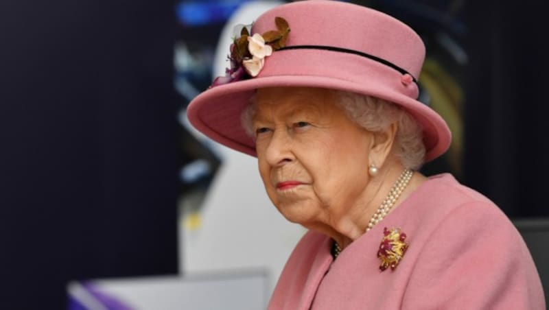 Queen Elizabeth bei ihrem ersten Auftritt seit dem Lockdown (Bild: AFP)