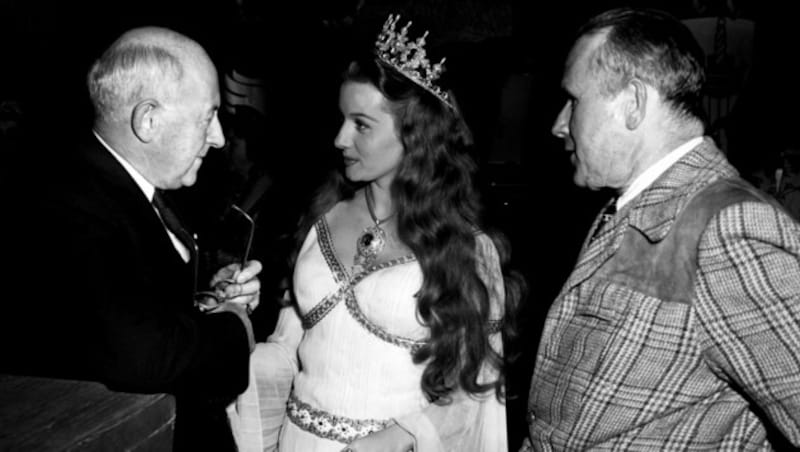 Rhonda Fleming mit Regisseur und Produzent Cecil B. DeMille (links) und Drehbuchautor Tay Garnett (Bild: AP1947)