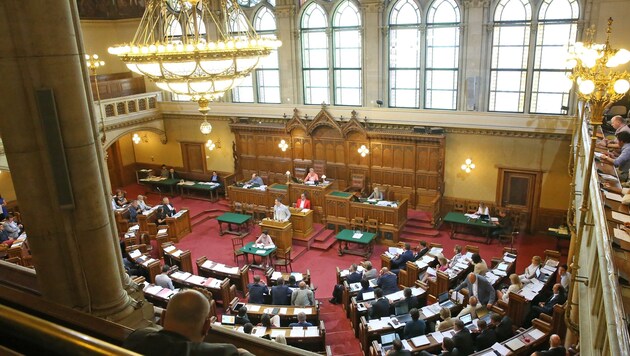 Der große Sitzungssaal im Wiener Rathaus. Hier wird über die Landesgesetze debattiert und abgestimmt. (Bild: Peter Tomschi)