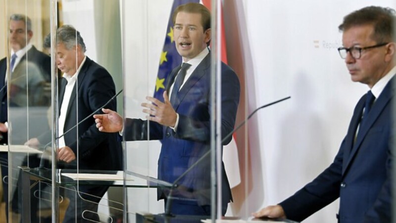 Das "virologische Quartett": Innenminister Nehammer, Vizekanzler Kogler, Kanzler Kurz, Gesundheitsminister Anschober (v.l.) (Bild: APA/ROLAND SCHLAGER)