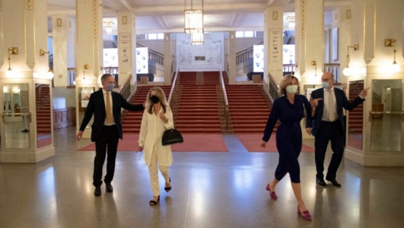 Im Wiener Konzerthaus galt die Maskenpflicht auch bisher schon während der Vorstellungen und nicht nur auf den Gängen, wie hier im Eingangsbereich. (Bild: AFP)
