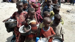 Kriege und Klimakrisen sind die häufigsten Gründe, warum diese Kinder Hunger leiden müssen. (Bild: AFP)