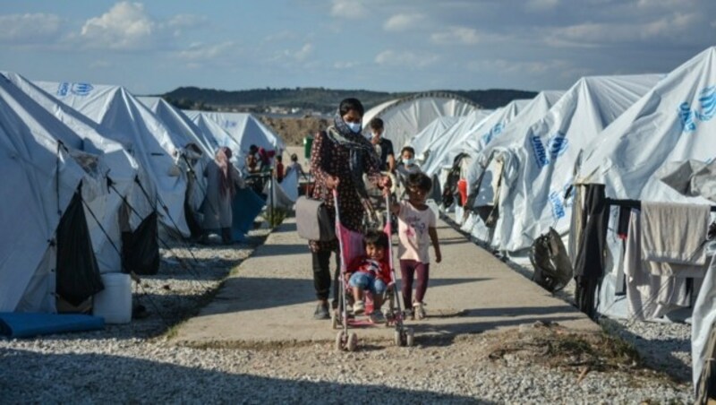 Nach dem Brand im Lager Moria wurden viele Flüchtlinge im Ersatz-Camp Kara Tepe untergebracht. (Bild: AP)