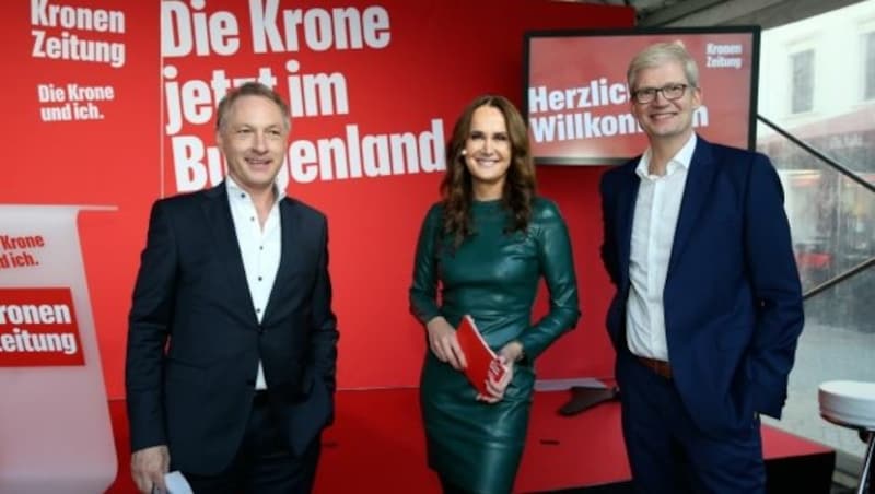 Große Freude über den neuen „Krone“-Standort mitten in Eisenstadt auch bei den beiden Geschäftsführern Gerhard Valeskini (links) und Christoph Niemöller. Durch den Abend führte Moderatorin Maggie Entenfellner. (Bild: Klemens Groh)