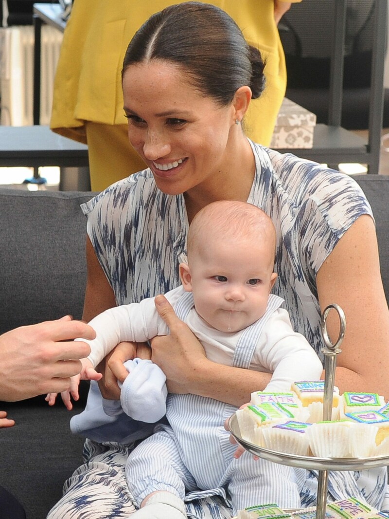 Herzogin Meghan im September 2019 mit Baby Archie in Südafrika (Bild: APA/AFP PHOTO/HENK KRUGER/AFRICAN NEWS AGENCY)