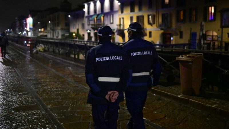 Das nächtliche Ausgangsverbot wird von der Polizei kontrolliert. (Bild: AFP)