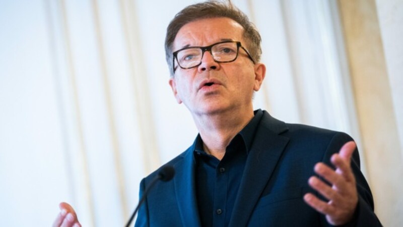 Gesundheitsminister Rudolf Anschober (Grüne) zeigte sich am Freitag im Ö1-„Morgenjournal“ optimistisch, das „Worst-Case-Szenario“ - also einen Lockdown - zu verhindern. (Bild: APA/GEORG HOCHMUTH)