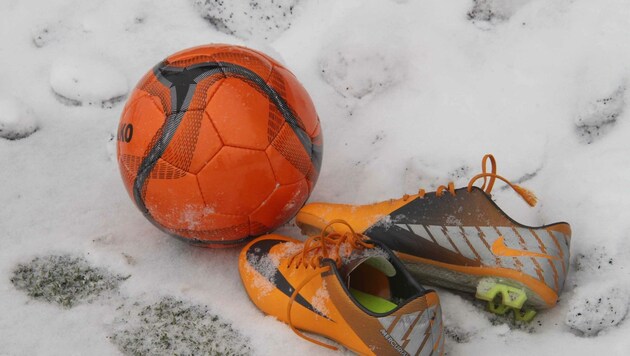 Kickern droht Schnee statt sattem Grün. (Bild: Pail)