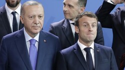 Frankreichs Staatschef Emmanuel Macron (re.) mit dem türkischen Präsidenten Recep Tayyip Erdogan. (Bild: AP)