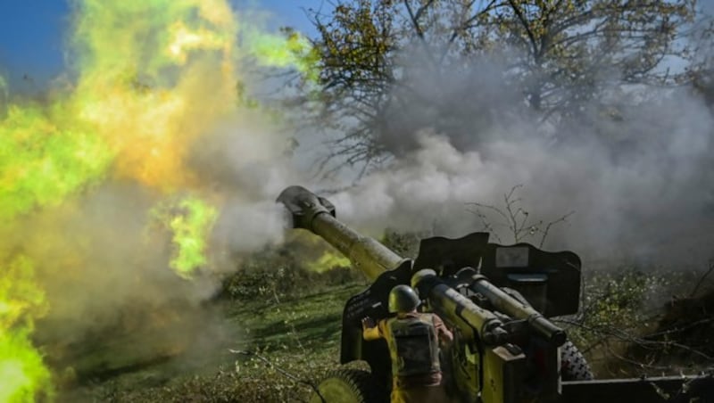 Die Hoffnung auf die Einhaltung der Waffenruhe in Berg-Karabach währte nicht lange. Nur kurz nach Inkrafttreten sollen erneut Schüsse gefallen sein. (Bild: AFP/ARIS MESSINIS)