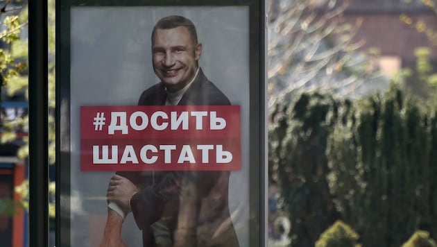 Vitali Klitschko krempelte im Wahlkampf die Ärmel hoch. (Bild: Sergei SUPINSKY/AFP)
