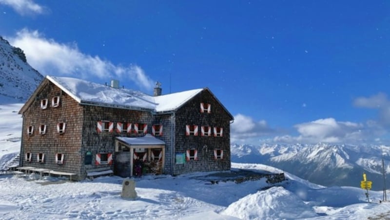 Tiefwinterlich präsentierte sich die Glorerhütte bei unserem Besuch in knapp 2700 Meter Höhe. (Bild: Wallner Hannes)