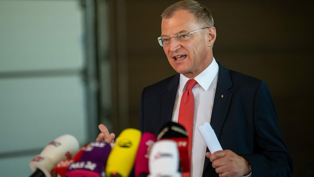 Landeshauptmann Thomas Stelzer (ÖVP) hat am Mittwoch in einer Pressekonferenz gesagt, dass Oberösterreich ab nächster Woche rechtlich gegen Privatpartys vorgehen wird. (Bild: APA/FOTOKERSCHI.AT/KERSCHBAUMMAYR)