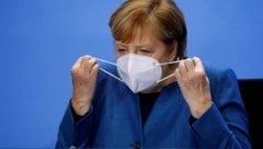 Deutschlands Kanzlerin Angela Merkel zeigt sich baldigem Impfstoff zuversichtlich. (Bild: APA/AFP/POOL/FABRIZIO BENSCH)