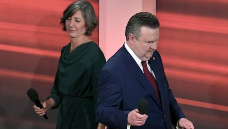 Bürgermeister Michael Ludwig (SPÖ) versetzte mit seiner Partnerwahl die Grünen von Landeschefin Birgit Hebein in Schockstarre. (Bild: APA/ROLAND SCHLAGER)