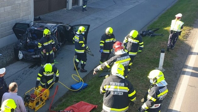 Die L602 war nach dem Unfall stundenlang gesperrt. (Bild: Freiwillige Feuerwehr Tillmitsch)