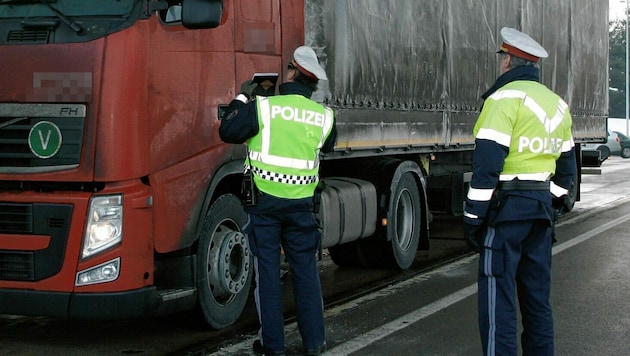 Ein Lkw-Lenker aus der Türkei hielt sich nicht an Ruhezeiten (Symbolbild) (Bild: Klaus Kreuzer, Krone KREATIV)