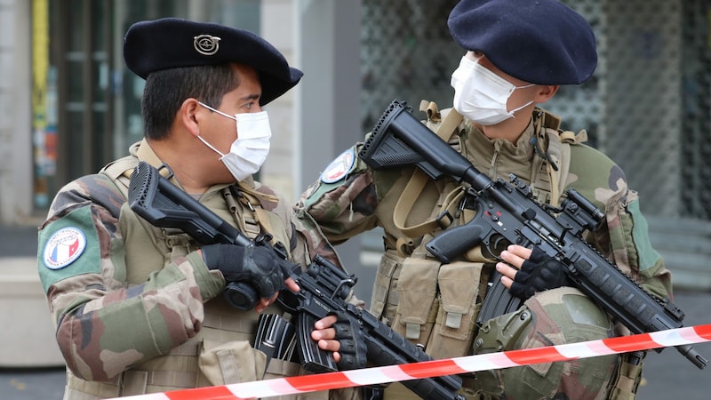 Soldaten waren nach dem Anschlag in Nizza im Einsatz. (Bild: AFP)