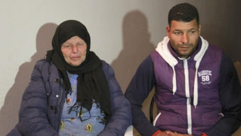 Kmar und Yacine, Mutter und Bruder des Terror-Verdächtigen Brahim Aouissaoui (Bild: AFP)