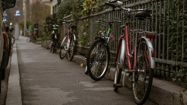 Die Straßen werden ab 20 Uhr gespenstisch leer werden - auf das Radfahren muss man aber nicht zwangsläufig verzichten. (Bild: evdokimari/stock.adobe.com)