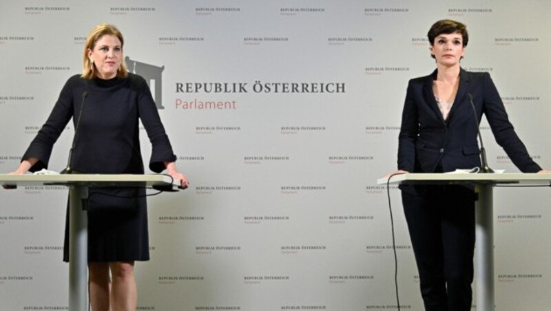 NEOS-Parteivorsitzende Beate Meinl-Reisinger (li.) und SPÖ-Parteivorsitzende Pamela Rendi-Wagner (Bild: APA/Hans Punz)