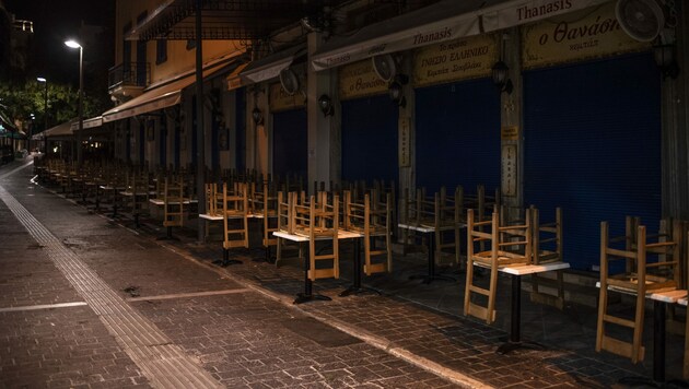 Restaurants am sonst so belebten Monastiraki-Platz in Athen haben geschlossen. (Bild: AFP)