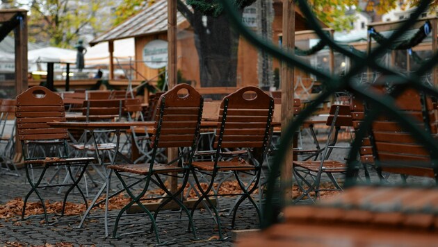 Leere Gastgärten: Heute beginnt der zweite Corona-Lockdown in Österreich. (Bild: EPA)