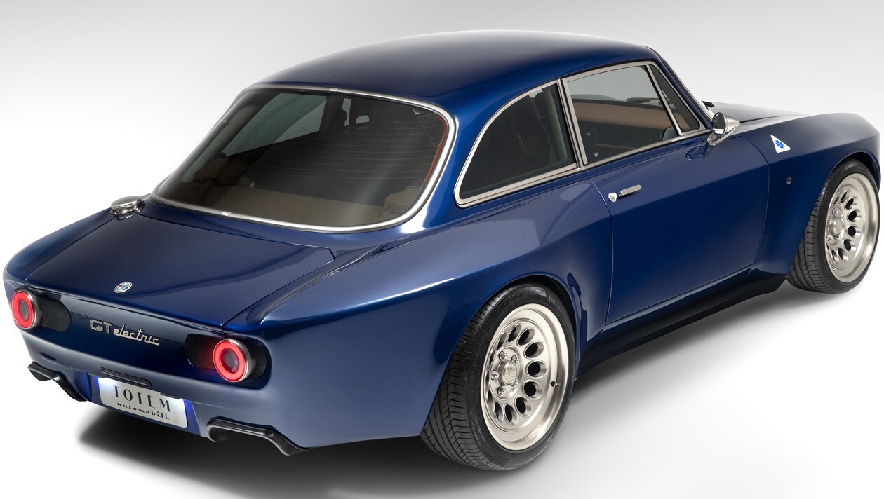 Now There's A Carbon Fiber Body Kit For Your Vintage Alfa