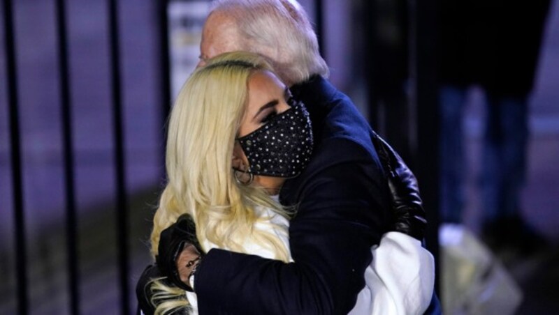 Lady Gaga unterstützte Joe Biden auf der Bühne bei dessen Wahl-Endspurt. (Bild: AP)