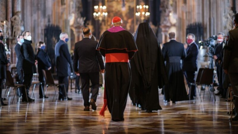 Am Tag nach dem Terrorakt am Schwedenplatz gedachten Vertreter aller Religionen im Stephansdom gemeinsam der Opfer. (Bild: EDW/FFFeuchtner)