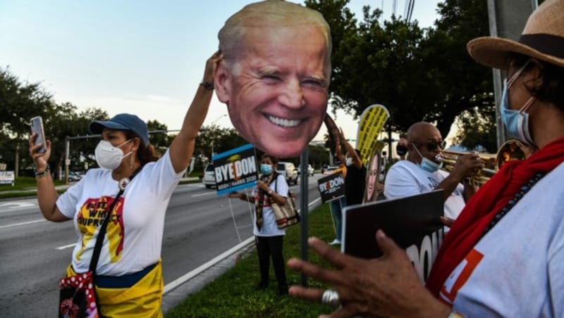 Eine Anhängerin des demokratischen Herausforderers Joe Biden in Miami, in dem für den Ausgang der Wahl so wichtigen „Battleground-State“ Florida (Bild: AFP)