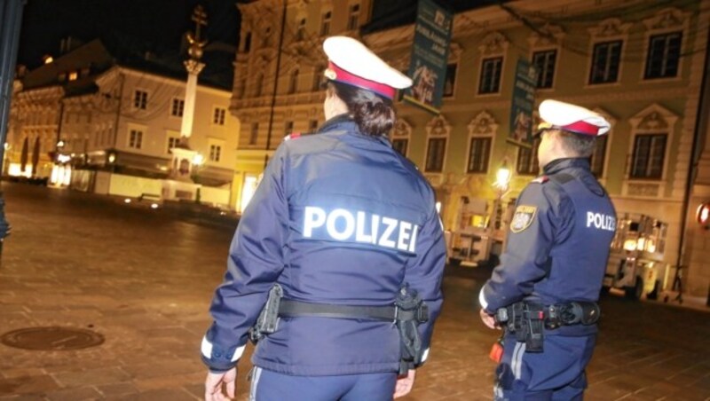 Die Polizeikontrollen im Lockdown werden sowohl in der Stadt, wie hier in Klagenfurt, als auch am Land durchgeführt werden. (Bild: Evelyn Hronek Kamerawerk)