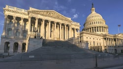 Das Bild zeigt jene Seite des Kapitols in Washington, wo sich das Repräsentantenhaus befindet. (Bild: AP)