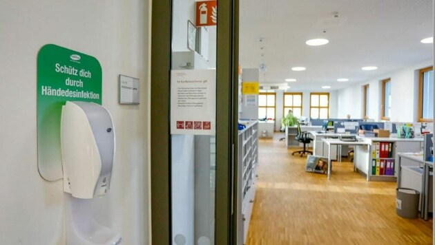 Desinfektionsspender gibt es nicht an allen Salzburger Schulen. (Bild: Gerhard Schiel)